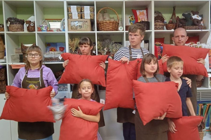 В Нижнедонском благочинии дети с ограниченными возможностями здоровья поддерживают участников СВО