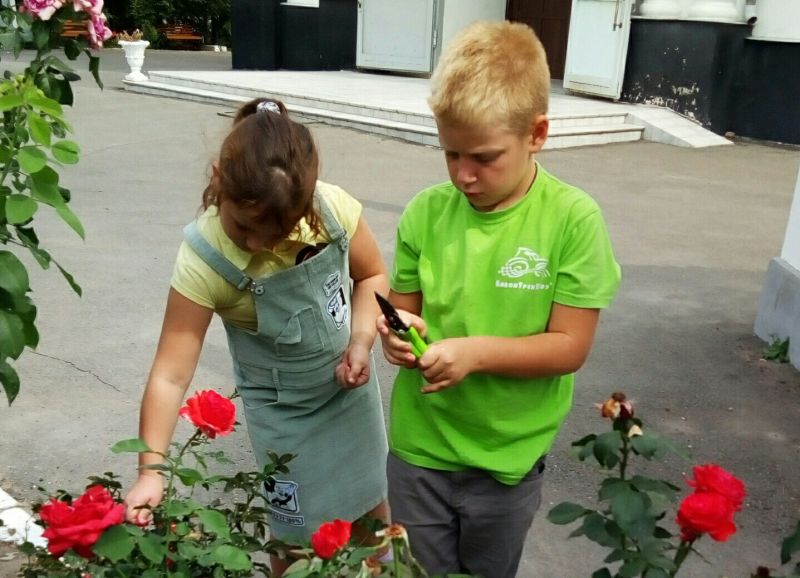 В начале нового учебного года в воскресной школе «Азы Православия» Донецкого Успенского Архиерейского подворья появились новые воспитанники