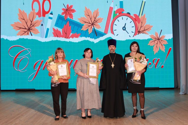 Торжественное мероприятие, посвященное Дню учителя, прошло в Октябрьском районе