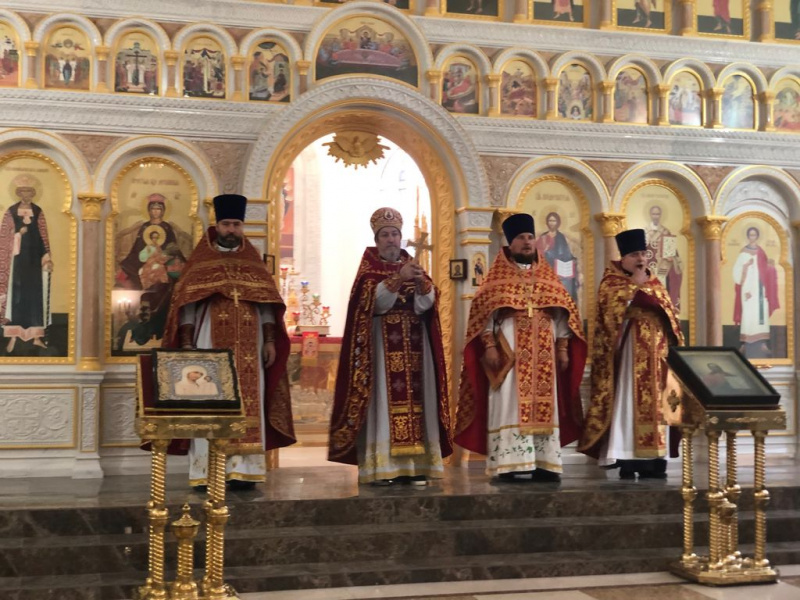 Державный храм Донецкого благочиния отметил престольный праздник соборным богослужением клириков Шахтинской епархии