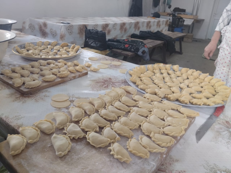 Прихожане храма Архангела Михаила и жители села Первомайское на постоянной основе оказывают поддержку участникам СВО