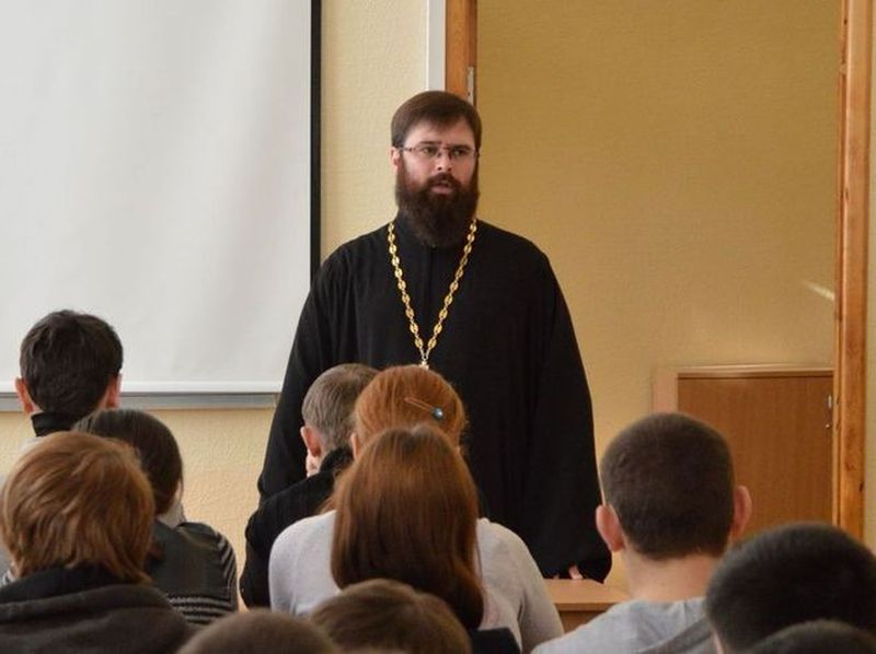 Благочинный Каменск-Шахтинского округа иерей Александр Теличкин принял участие в торжественном мероприятии в школе искусства имени Я.Д. Минченкова