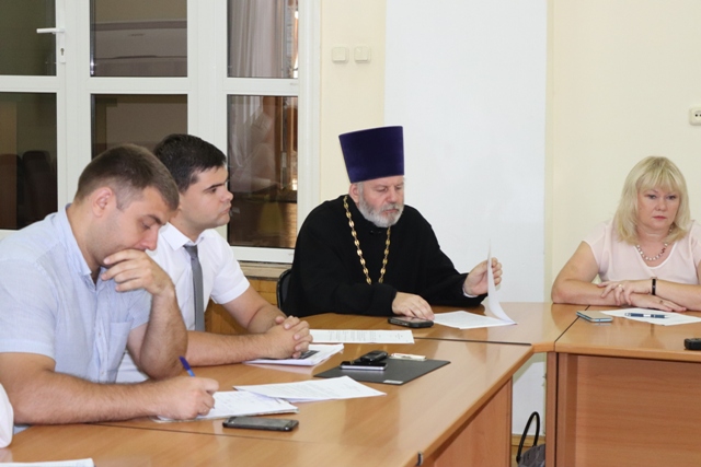 Руководитель антинаркотического отдела Шахтинской епархии иерей Евгений Литвиненко принял участие в заседании антинаркотической комиссии города Шахты