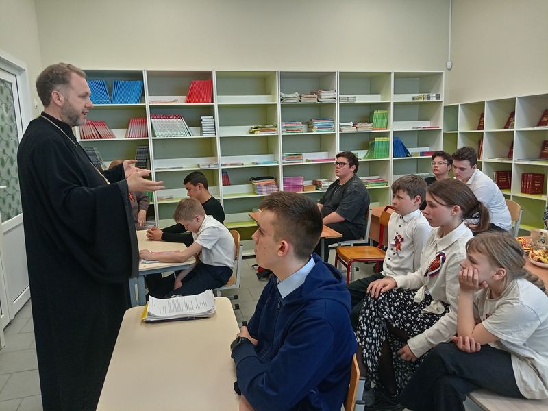 В основной школе поселка Садовый прошло занятие, посвященное 100-летию преставления Святейшего Патриарха Тихона   