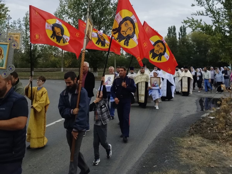 Торжественное шествие к Часовне Архангела Михаила поселка Каменоломни 