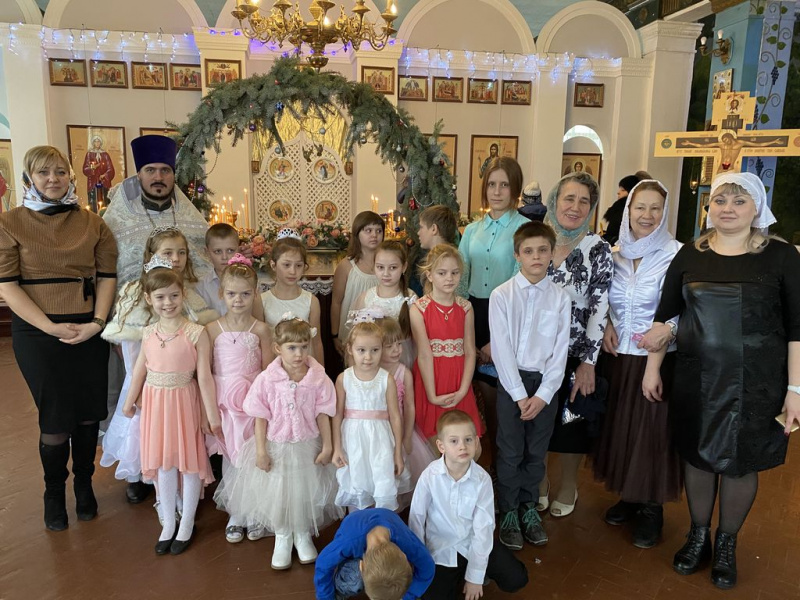 В светлый праздник Рождества Христова в детской воскресной школе Никольского храма г. Новошахтинска прошло праздничное мероприятие