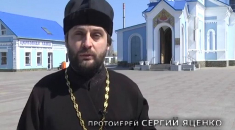 Протоиерей Сергий Яценко призвал верующих жителей г. Шахты к особой молитве и зачитал обращение Святейшего Патриарха Кирилла