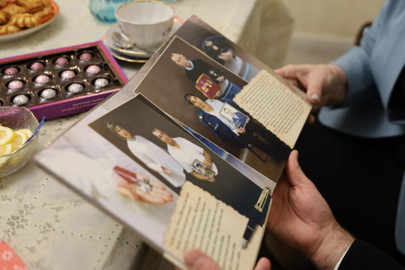 Глава города Шахты и благочинный Александровск-Грушевского округа посетили семью погибшего героя СВО