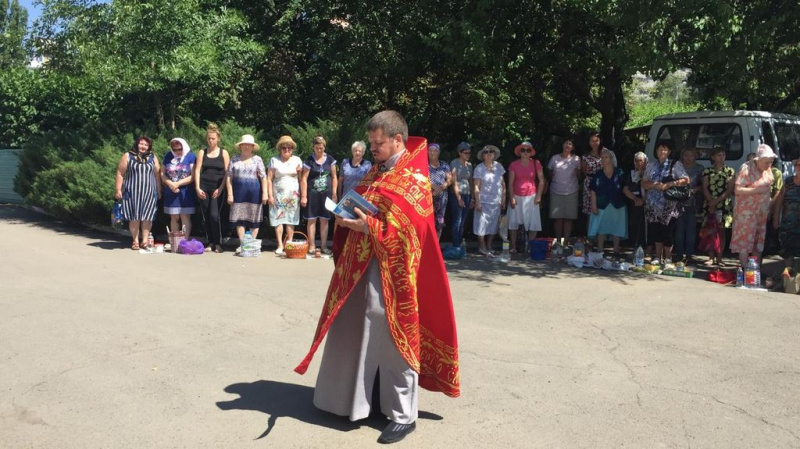 Иеромонах Никон (Синюшкин) посетил социальный центр дневного пребывания для нуждающихся детей, беременных женщин и пожилых людей