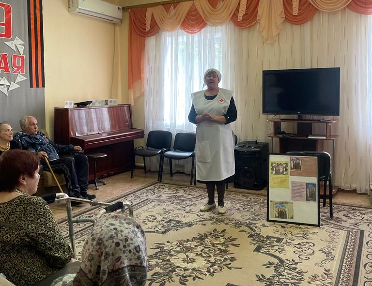 С днем святых жен мироносиц поздравили подопечных центра социального обслуживания пожилых и инвалидов