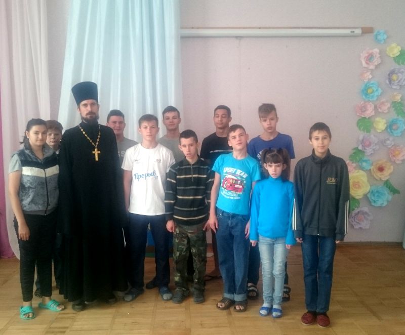 Иерей Иоанн Трофимов с пастырским визитом посетил Шахтинский центр помощи детям № 1