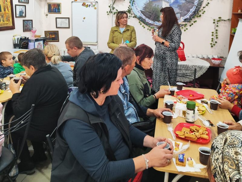 Встреча семей, посещающих гуманитарный центр «От сердца к сердцу» с профильным специалистом Центра занятости города Новошахтинска