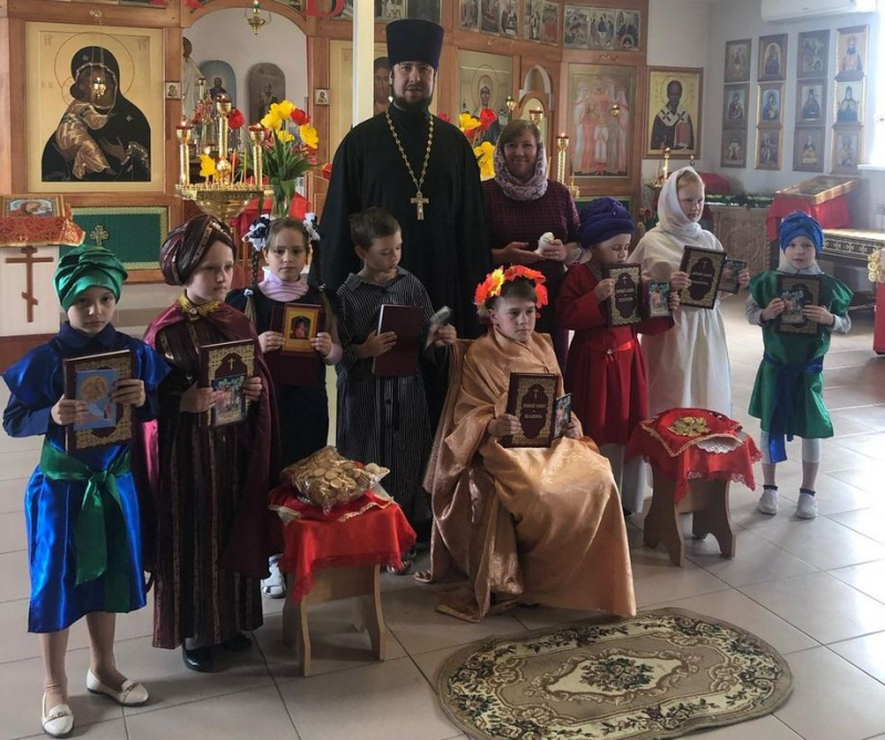 Воспитанники воскресной школы «Светочь» Донецкого благочиния радостно встретили праздник Светлого Христова Воскресения