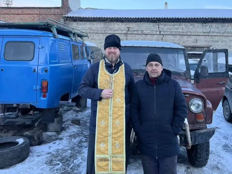 Серебряные добровольцы и клуб «Мироносицы»: настоятель Донского храма доставил гуманитарную помощь воинам