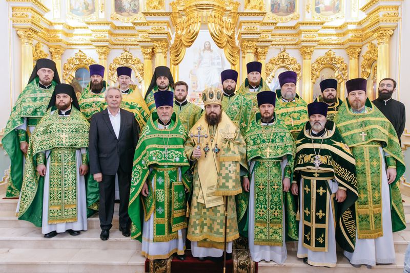 Руководитель епархиального отдела по взаимодействию с казачеством принял участие в богослужении в Свято-Троицком храме города Батайска