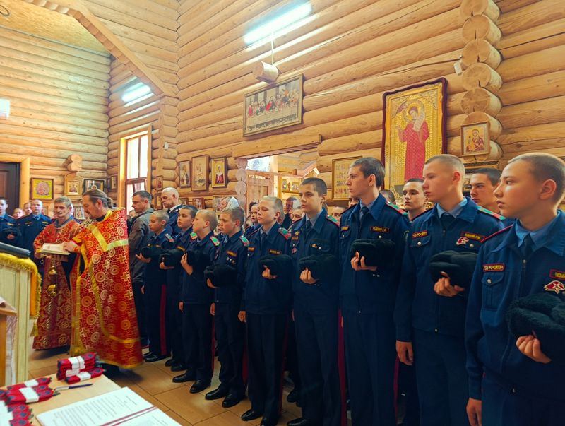 В Шахтинском казачьем кадетском корпусе состоялось вручение синих погон кадетам и присвоение очередных званий
