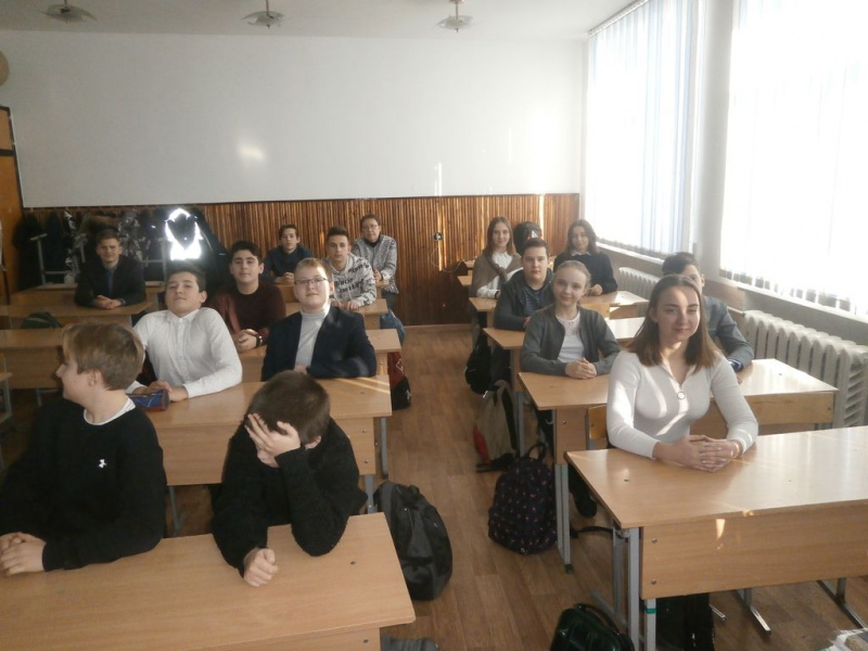 В праздник Крещения Господня в школе № 20 г. Донецка прошел интеллектуальный час «Откуда пришел праздник Крещения»