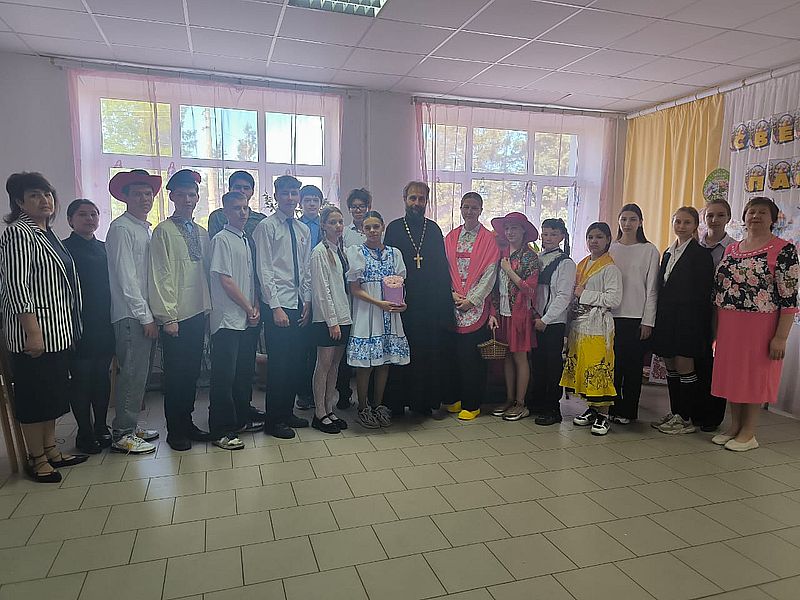 В школе №23 поселка Красногорняцкий прошёл тематический час «Пасха – светлый праздник»   