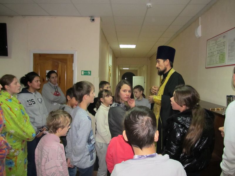 Иерей Иоанн Трофимов с пастырским визитом посетил Шахтинскую специальную школу-интернат № 16