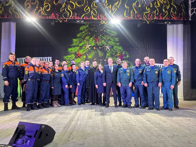 В Зверево-Никольском благочинии поздравили спасателей с профессиональным праздником