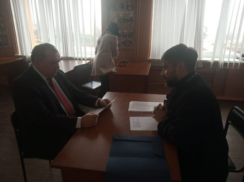 В районном дворце культуры состоялся годовой отчет главы Администрации Красносулинского района, в котором принял участие иерей Сергий Столяров