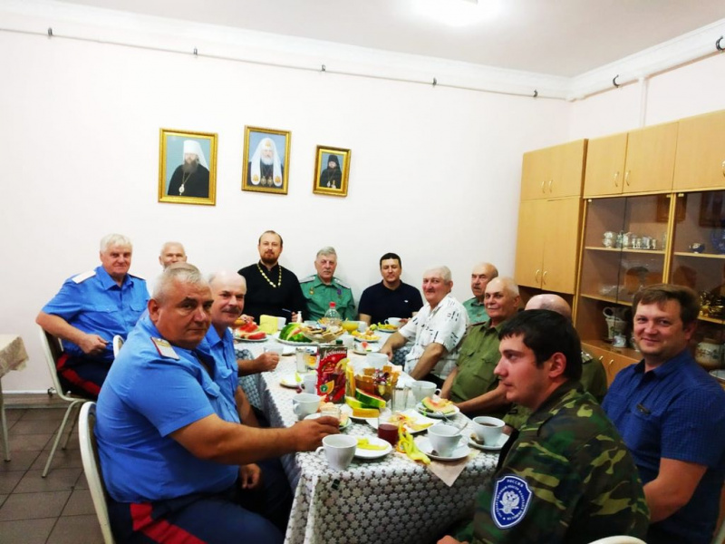 Протоиерей Роман Амплеев провел сход казаков в храме Донской иконы Божией Матери г. Новошахтинска
