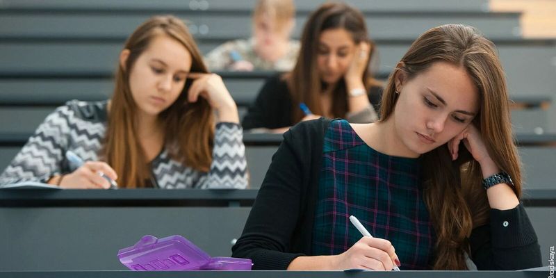 ЗАЧЕМ ДЕВОЧКЕ УЧИТЬСЯ, ЕСЛИ ЕЙ ПРЕДНАЗНАЧЕНО МАТЕРИНСТВО?