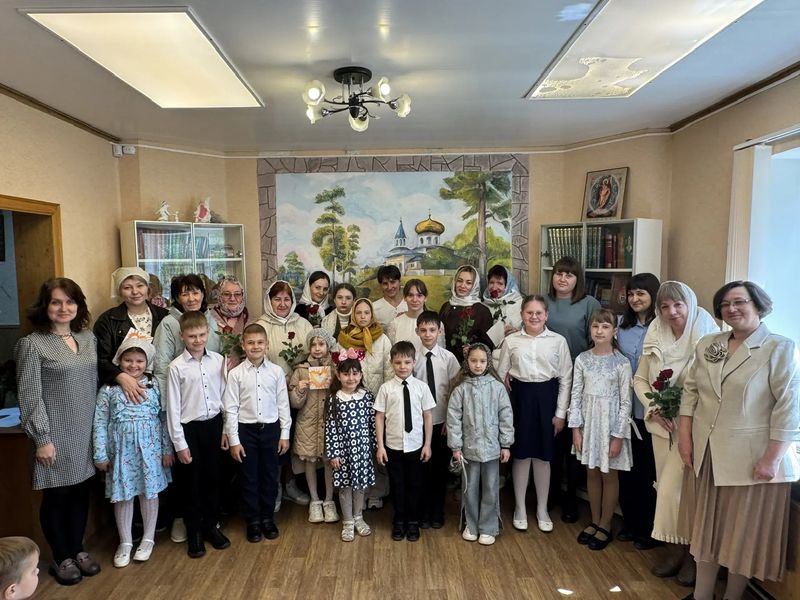 В воскресной школе «Азы Православия» поздравили прихожан с днём жён-мироносиц