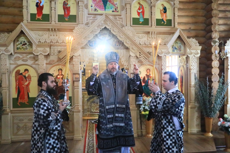 В Страстную Среду епископ Симон совершил богослужение в храме Всех святых, в земле Русской просиявших, г. Каменск-Шахтинский