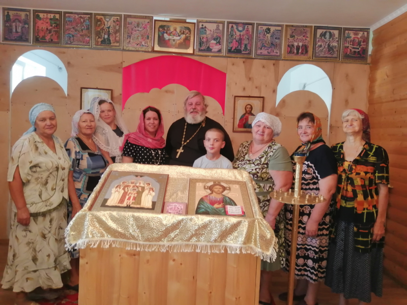 В день памяти святых царственных страстотерпцев в пос. Привольном Багаевского благочиния отметили престольный праздник