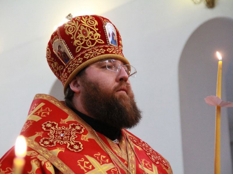 8 февраля 2014 года, накануне дня памяти новомучеников и исповедников Церкви Русской, епископ Игнатий совершил всенощное бдение в Покровском кафедральном соборе г. Шахты.