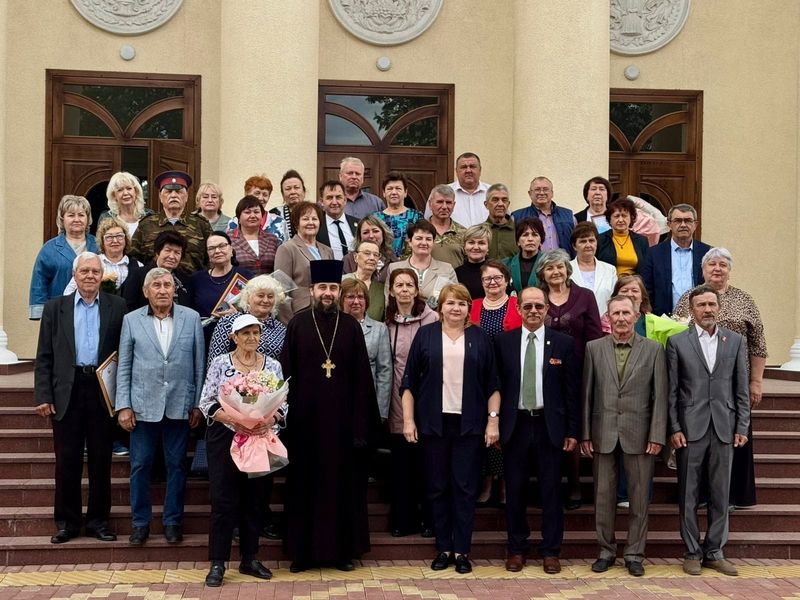 В РДК поселка Каменоломни состоялось отчетное собрание районного Совета ветеранов