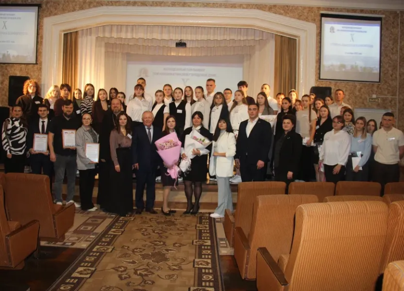 В Новошахтинске прошло первое заседании 11 созыва Молодежного парламента