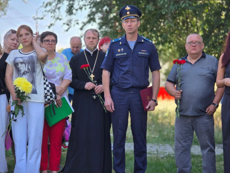 В Зверево открыли мемориальную доску в честь погибшего героя СВО Александра Косарева