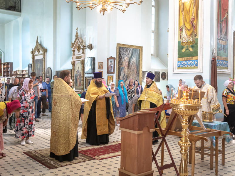 В Донецкое Успенское архиерейское подворье ст. Гундоровской принесены святыни, с которыми будет совершен водный крестный ход, посвященный 10-летию образования Шахтинской епархии
