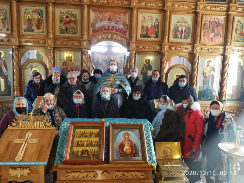 Прихожане Донского храма Богородицы г. Новошахтинска поздравили протоиерея Романа Амплеева с днем тезоименитства
