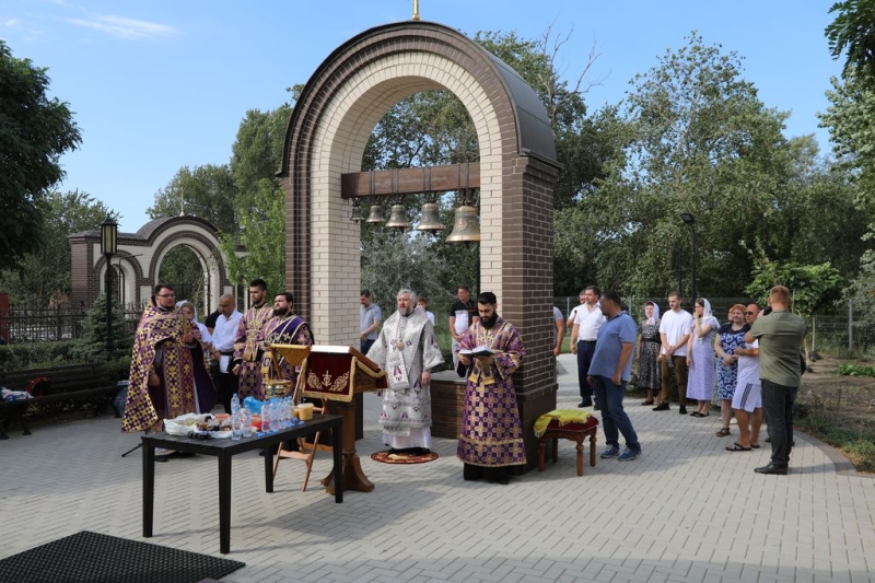 В праздник Изнесения честных древ Животворящего Креста Господня Преосвященнейший епископ Симон с архипастырским визитом посетил храм святых мучениц Веры, Надежды, Любови и матери их Софии в станице Багаевской
