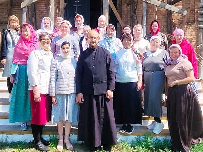 Храм Архистратига Михаила в слободе Позднеевке посетили паломники из Краснодара   