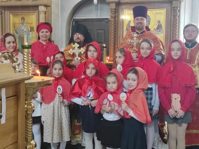Пасхальные поздравления детей из воскресной школы «Светочъ» прихожанам Донского храма