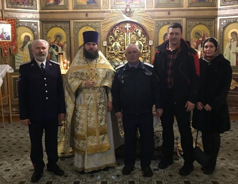 В храме Архистратига Михаила Новошахтинского благочиния отметили праздник Рождества Христова