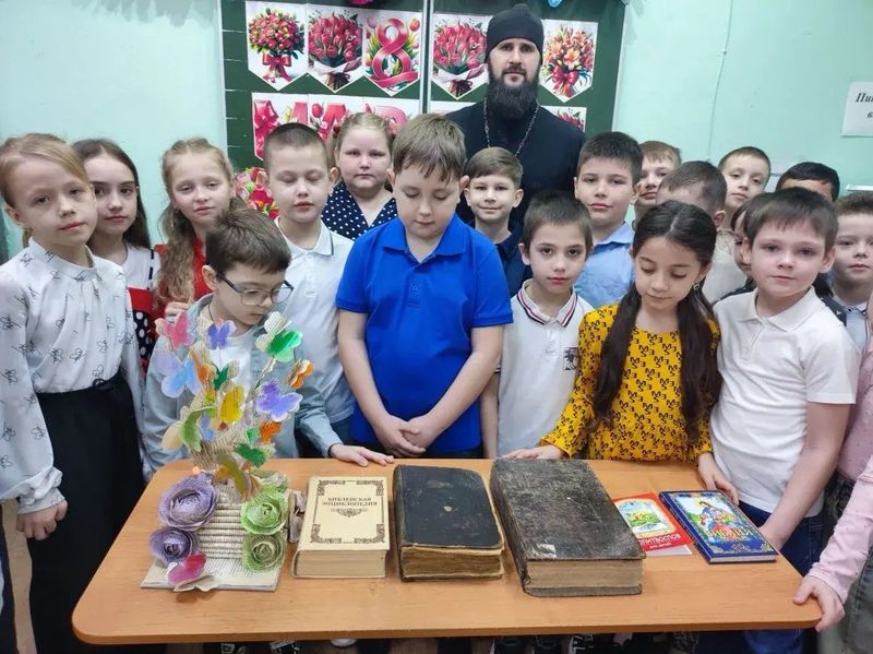 Открытый урок ко Дню православной книги прошел в Каменске-Шахтинском