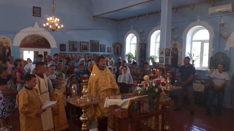 Настоятель храма Иоанна Предтечи ст. Боковской иерей Александр Левчик совершил молебен для учителей и учащихся
