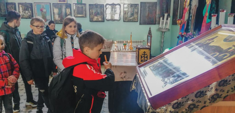 Учащиеся школы № 1 г. Донецка посетили храм Успения Пресвятой Богородицы