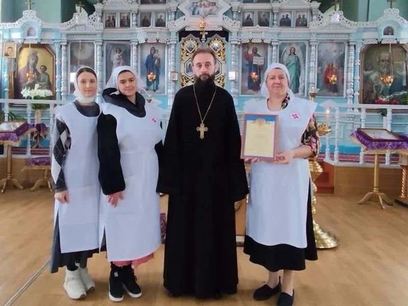 За единство и милосердие: Благочинный Нижнедонского округа и сестры милосердия отмечены благодарностью Ленинской районной Думы Волгоградской области