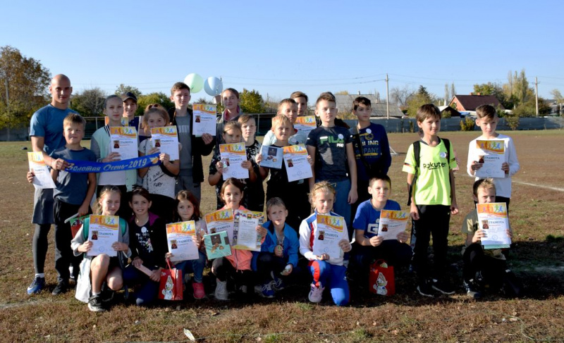 Воспитанники воскресной школы при храме великомученика Пантелеимона г. Гуково и иерей Олег Бурлаков приняли участие в пробеге «Золотая осень 2019»