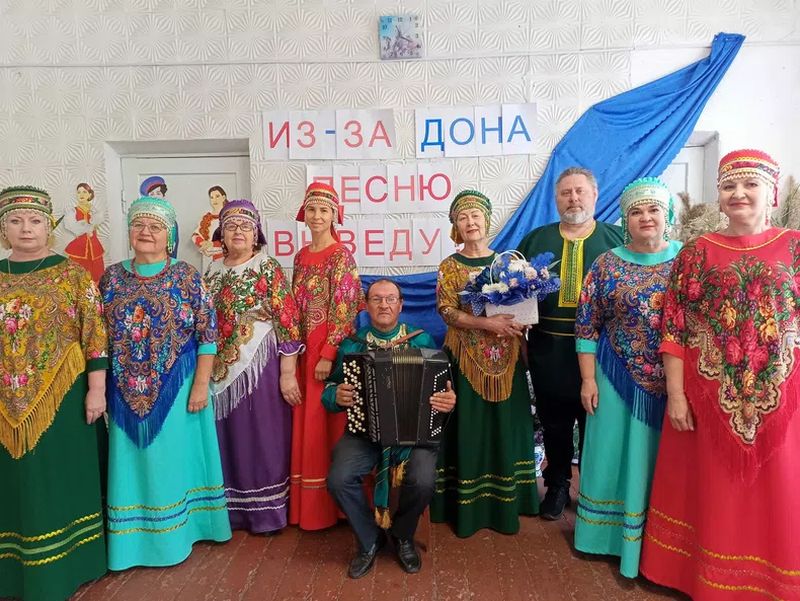 Фестиваль казачьей песенной культуры «Из-за Дона песню выведу» в Новошахтинске