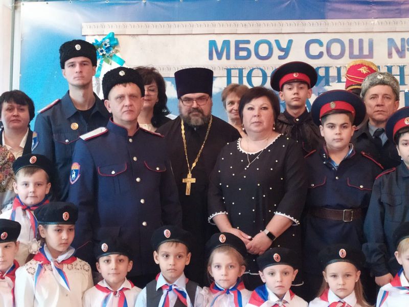 Окружной священник Донецкого округа посетил казачью МБОУ СОШ 10 города Красный Сулин