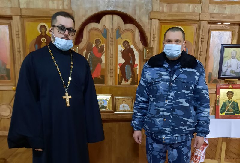 Иерей Евгений Поцелуев провел рабочую встречу с членом попечительского совета при следственном изоляторе № 4 города Шахты
