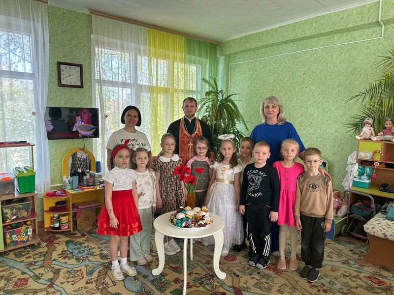 Воспитанников детского сада «Мишутка» поздравили с Пасхой      
