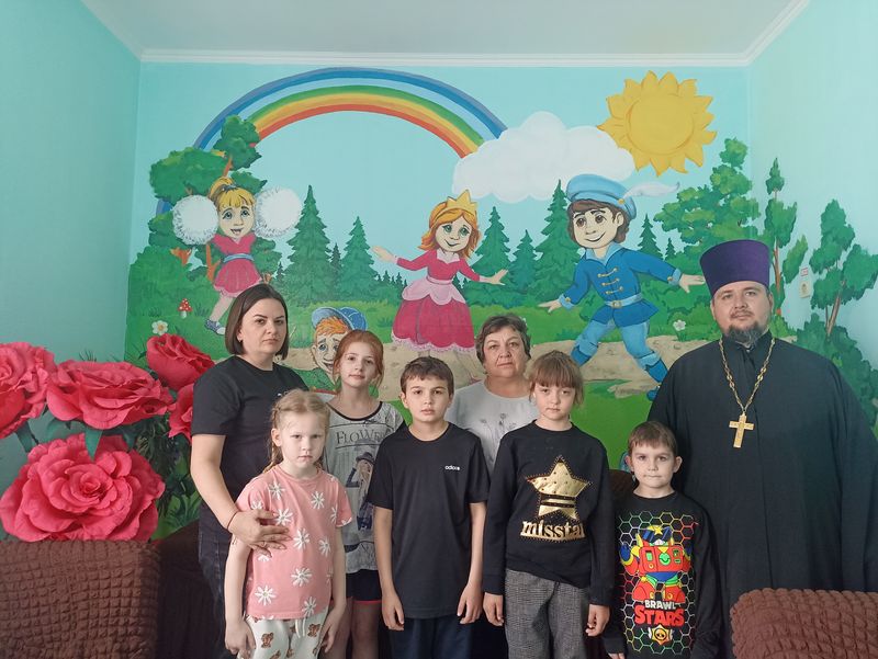 Священник поздравил воспитанников СРЦ Багаевского района с праздником Пасхи
